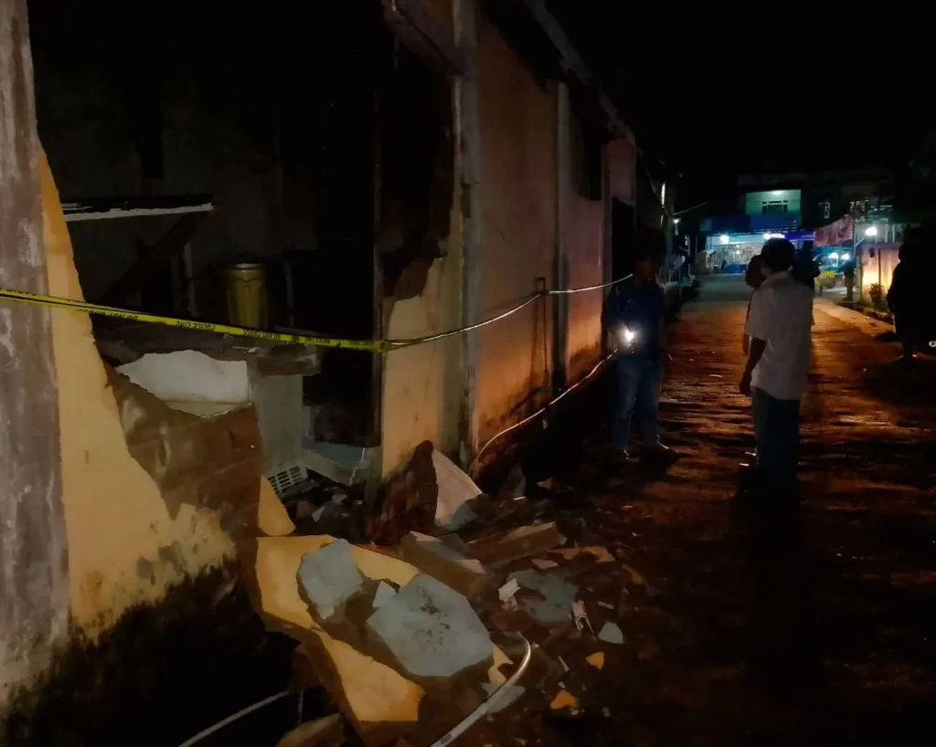 Kondisi rumah makan di Pontianak usai ledakan tabung gas LPG yang melukai tujuh orang.