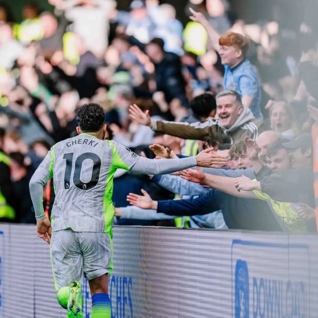 Manchester City merayakan gol ke gawang Chelsea di Stamford Bridge.