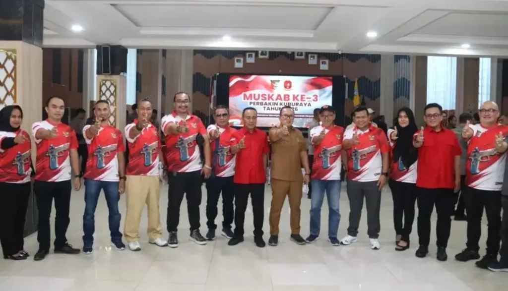 Wagub Kalbar Krisantus Kurniawan saat Muskab Perbakin Kubu Raya dan menekankan pengembangan atlet menembak.