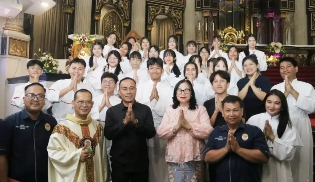 Wagub Kalbar Krisantus Kurniawan menghadiri perayaan Malam Paskah di Katedral Santo Yosef Pontianak, (4/4/2026).