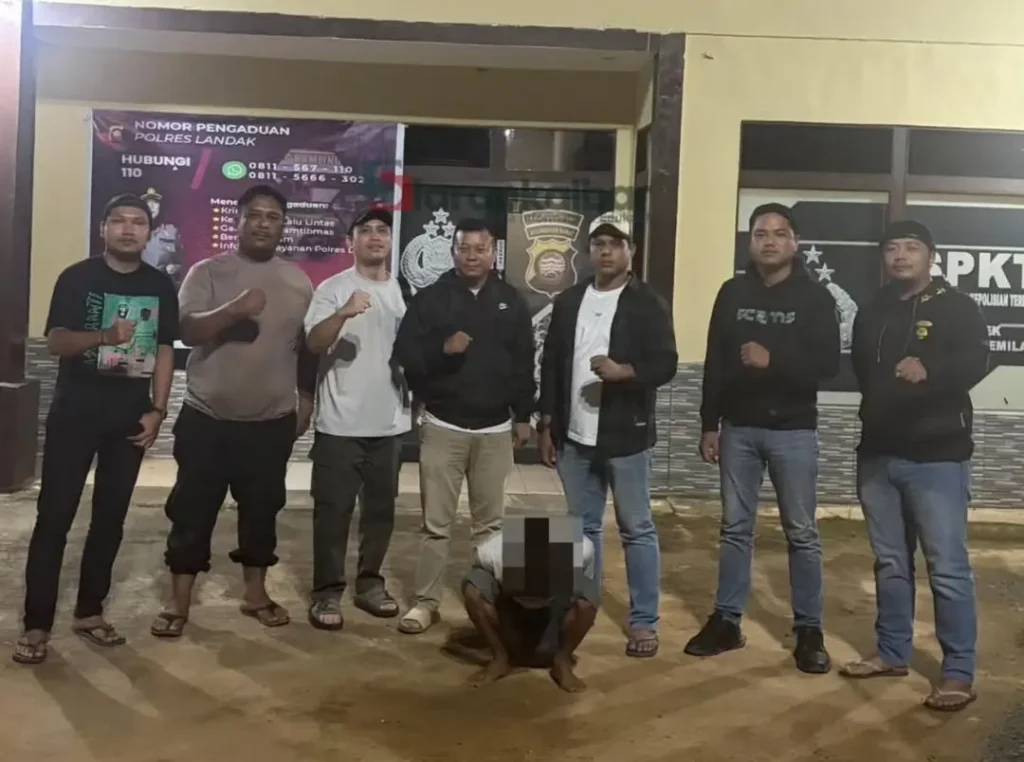 Petugas Polres Mempawah mengamankan pelaku pencabulan anak yang ditangkap di wilayah Landak.