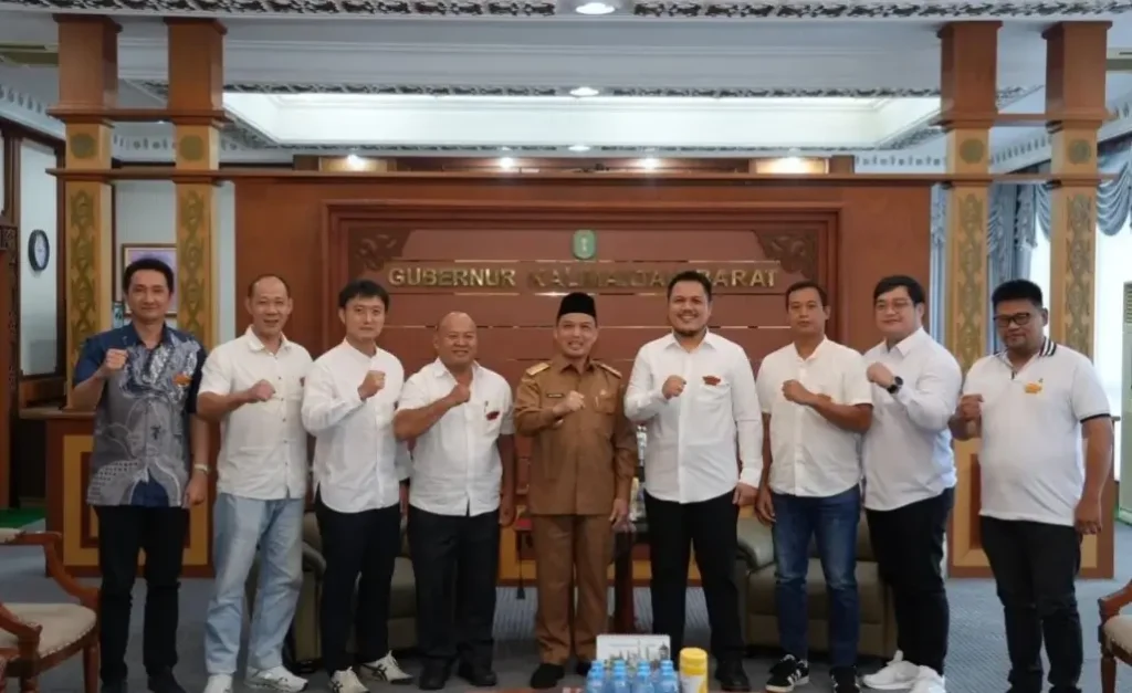 Gubernur Kalimantan Barat Ria Norsan menerima audiensi penangkar arwana untuk mendorong ekspor ikan siluk, (31/3/2026).