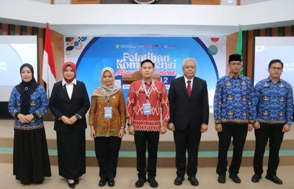 Sekda Kalbar Harisson membuka pelatihan kontrak pengadaan barang dan jasa di BPSDM Kalbar.