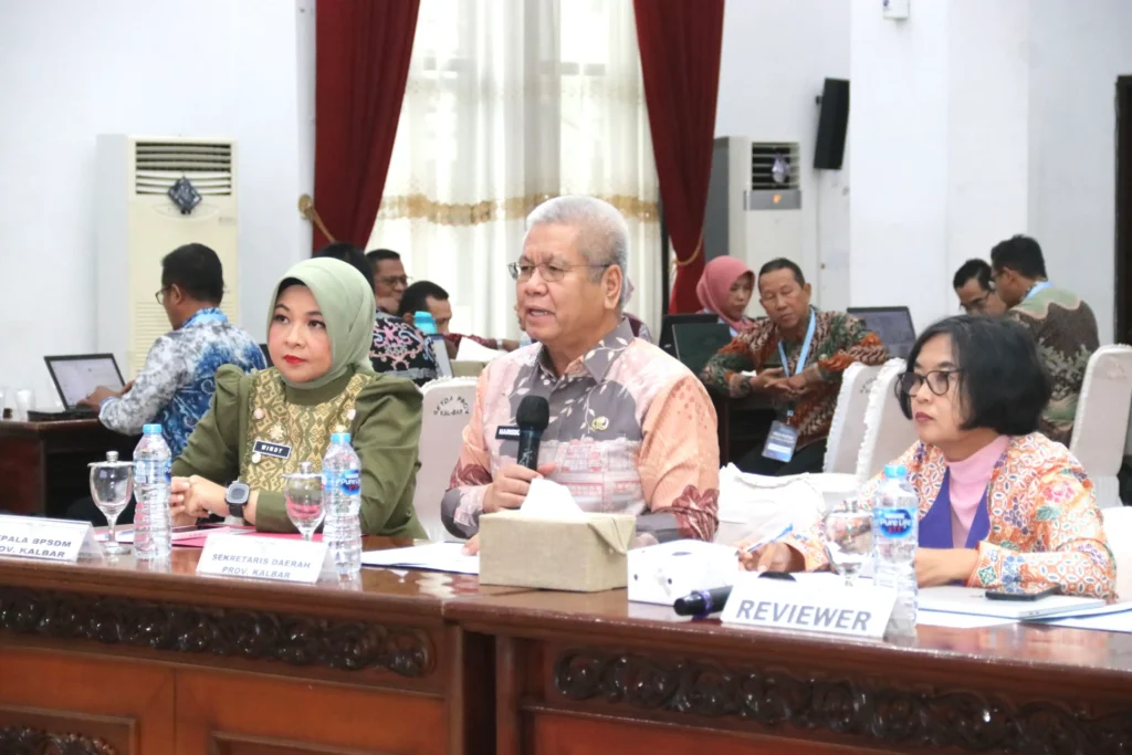 Sekda Kalbar Harisson saat sesi reviu penyusunan policy brief ASN di Kantor Gubernur Kalbar, (2/4/2026).