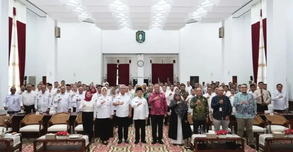 Gubernur Ria Norsan membuka workshop policy brief Balai Petitih, Kantor Gubernur Kalbar, Rabu (1/4/2026).