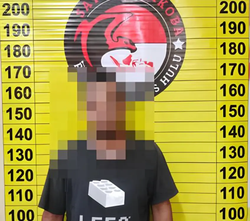 Tersangka kasus narkotika berinisial R.A. diamankan petugas Polres Kapuas Hulu saat proses penyelidikan.