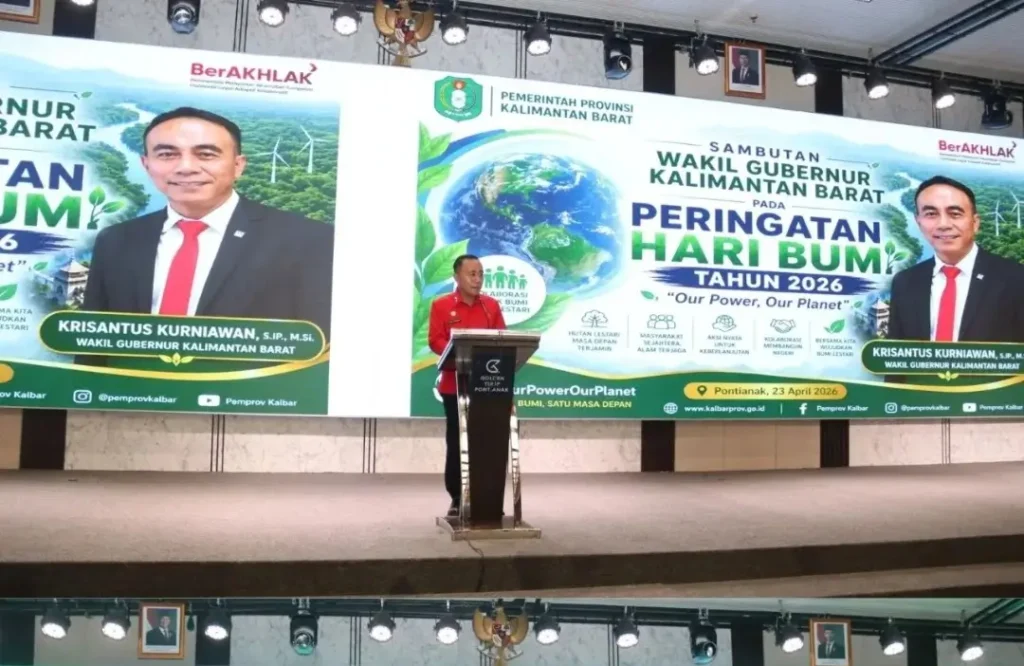 Wagub Kalbar Krisantus Kurniawan membuka peringatan Hari Bumi 2026 di Hotel Golden Tulip Pontianak, Jumat (24/4/2026)..