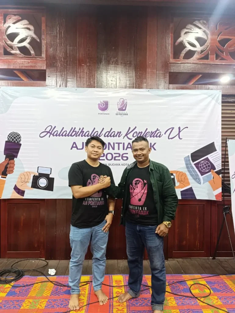 Rivaldi Ade Musliadi bersama Bagoes Suhanda usai terpilih sebagai Ketua dan Sekretaris AJI Pontianak periode 2026–2029.