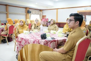 Peserta bimtek MC tengah menyimak materi yang disampaikan narasumber.