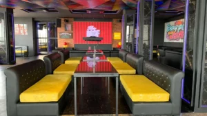 The Roof Lounge & Dine Pontianak tampil dengan konsep baru dan suasana modern.