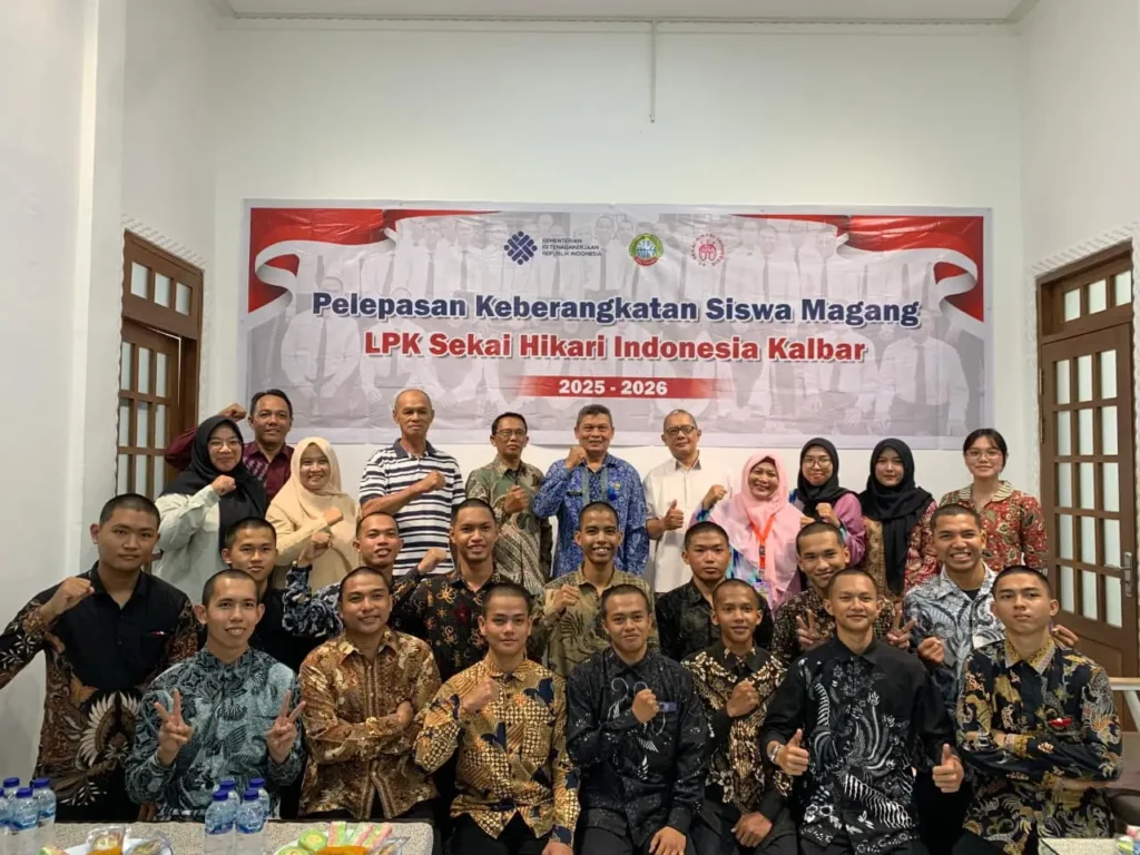 Pelepasan siswa LPK Sekai Hikari Kalbar yang berangkat magang ke Jepang.