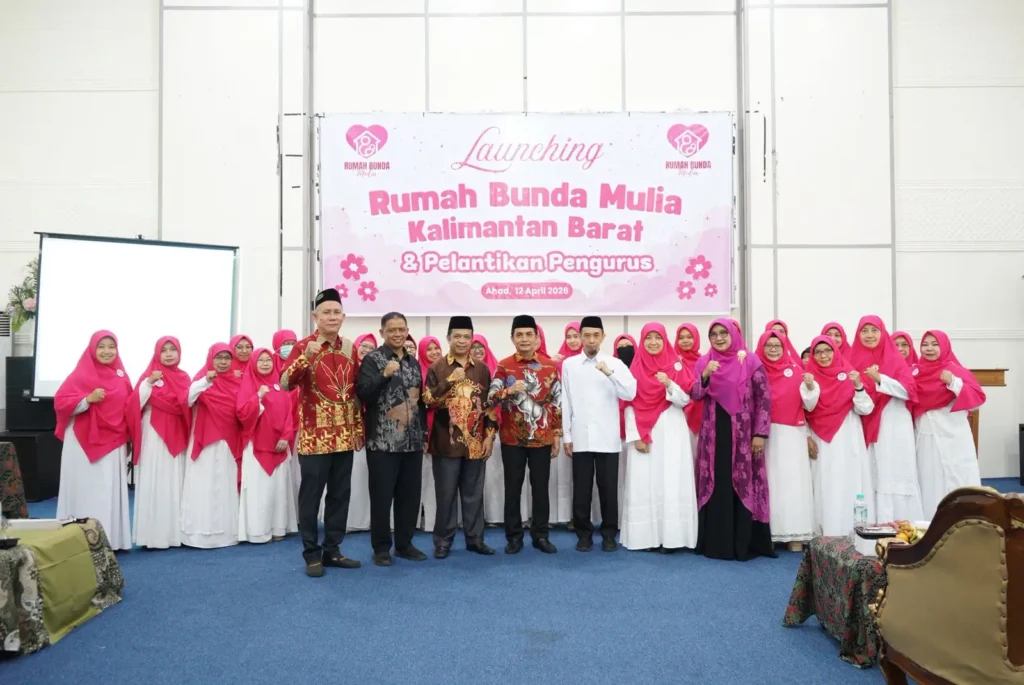 Wakil Wali Kota Pontianak Bahasan berfoto bersama pengurus Yayasan Rumah Bunda Mulia Wilayah Kalbar.