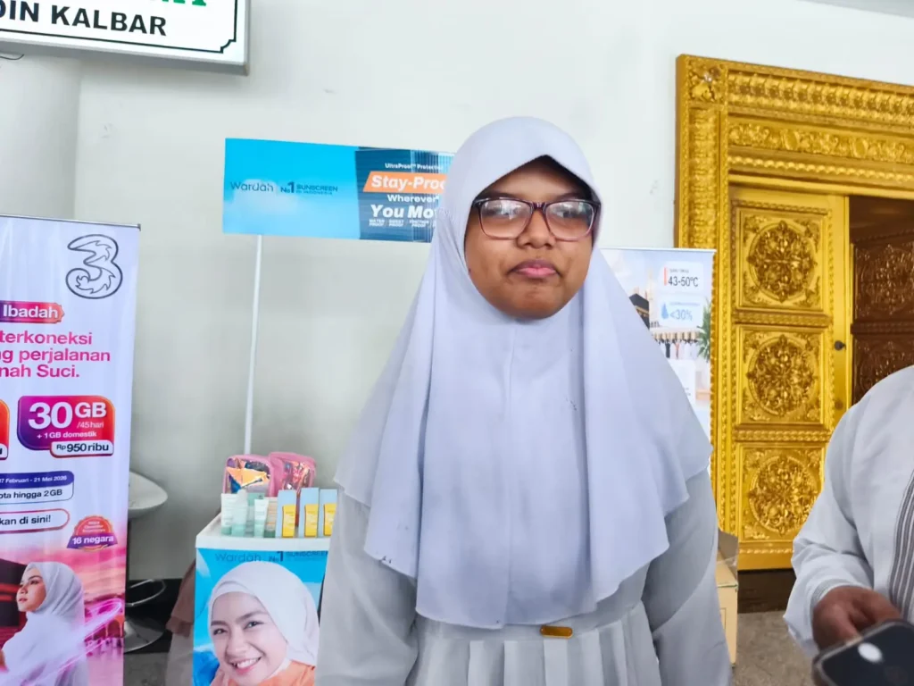 Aila Afifah (13), siswi Kelas VInSD LKIA Pontianak menjadi jemaah calon haji termuda asal Kota Pontianak.