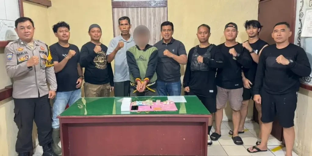 Pelaku pengedar sabu HY diamankan polisi bersama barang bukti di Meliau Sanggau.