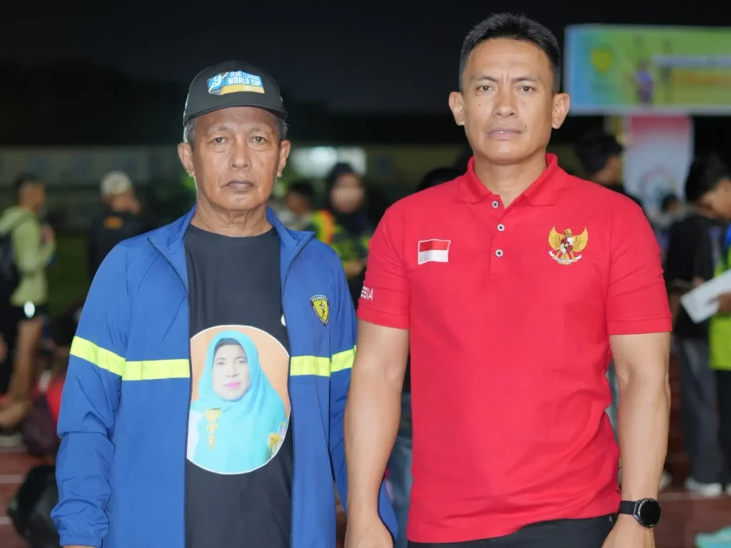 Ketua Harian PASI Kota Pontianak Agus Suryana (kanan).