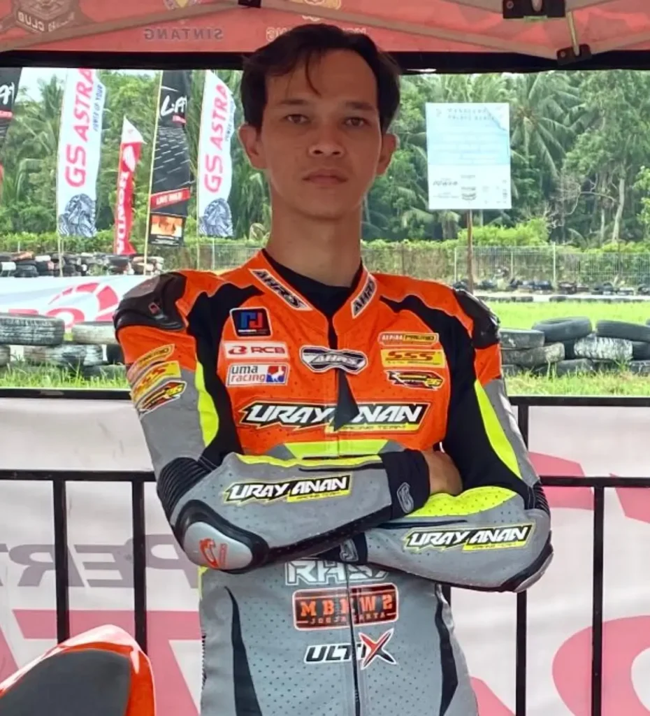 Yossie Legisadewo, juara Kejurnas Motoprix Regional Kalimantan di Sirkuit Taman Pasir Panjang Singkawang.