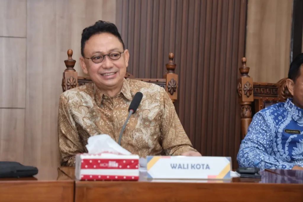 Wali Kota Pontianak Edi Rusdi Kamtono minta jajaran Pemerintahan Kota Pontianak terus memacu kinerja dalam memberikan pelayanan terbaik kepada masyarakat.