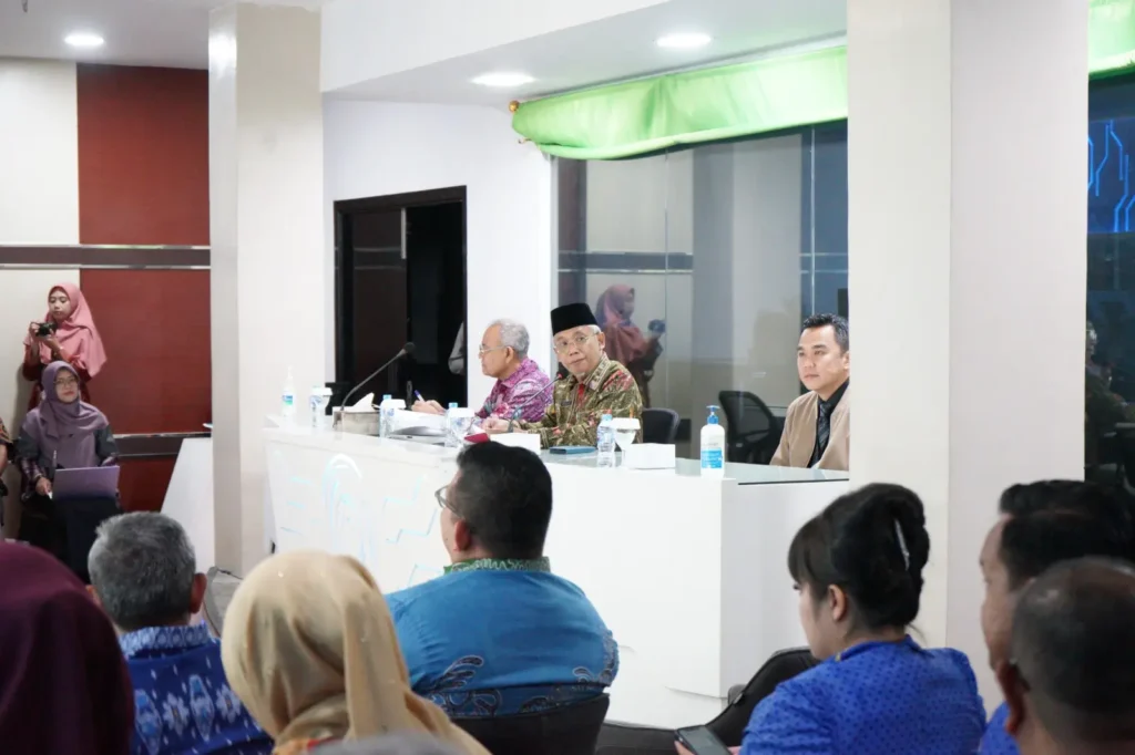 Sekretaris Daerah Kota Pontianak Amirullah membuka monev capaian realisasi PAD Triwulan I tahun 2026.