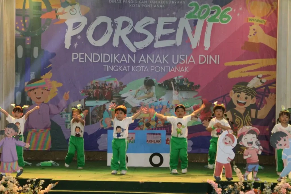 Siswa PAUD tampil memukau pada penutupan Porseni PAUD Tingkat Kota Pontianak 2026.