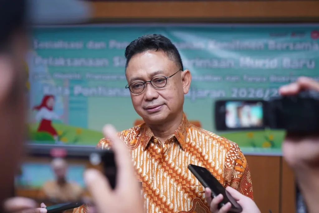 Wali Kota Pontianak Edi Rusdi Kamtono menyatakan komitmen bersama Pemerintah Kota Pontianak dalam mendukung pelaksanaan SPMB 2026/2027.