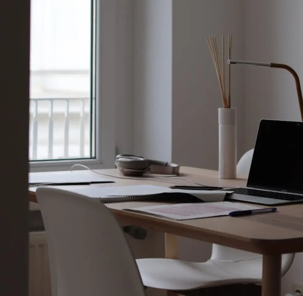 Ilustrasi - ASN bekerja dari rumah saat penerapan kebijakan WFH setiap Jumat April 2026.