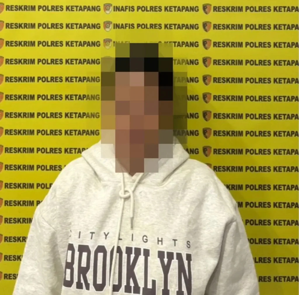 Wanita paruh baya pelaku kasus sabu diamankan polisi di Tumbang Titi, Ketapang.