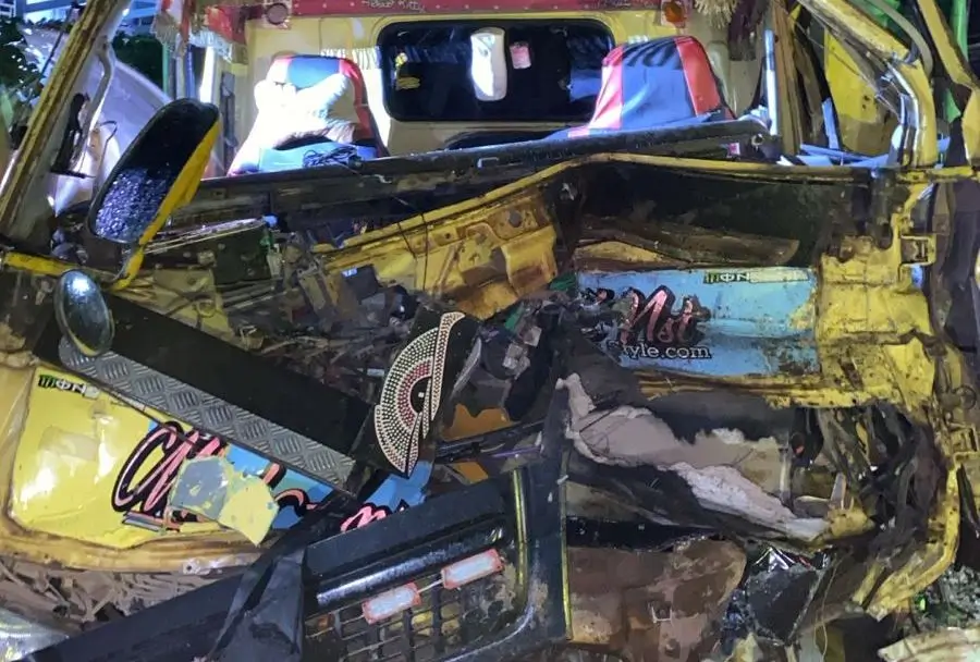 Truk Mitsubishi mengalami kerusakan usai kecelakaan beruntun di Tayan Hulu, Kabupaten Sanggau.