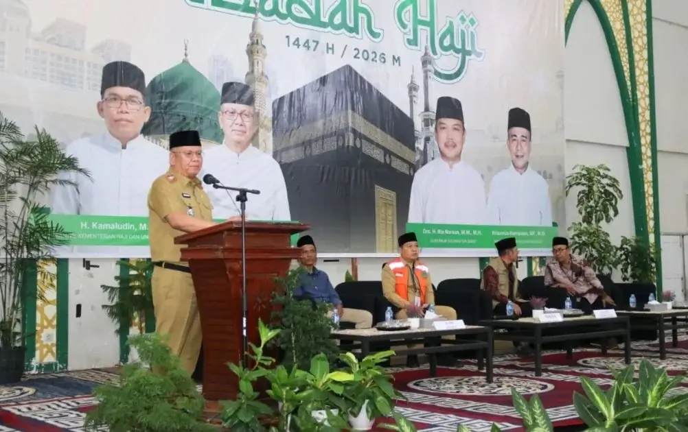 Sekda Kalbar Harisson saat melepas CJH Kloter 14 di Asrama Haji Pontianak.