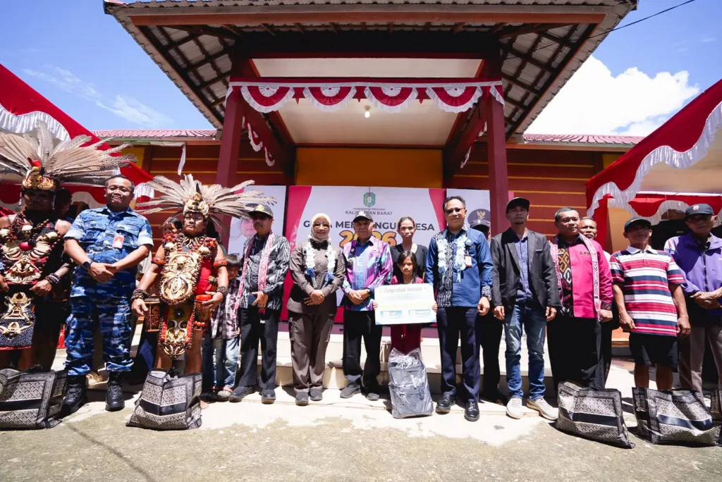Program Gema Membangun Desa di Desa Sambora Kabupaten Mempawah dengan layanan publik gratis dari Pemprov Kalbar.
