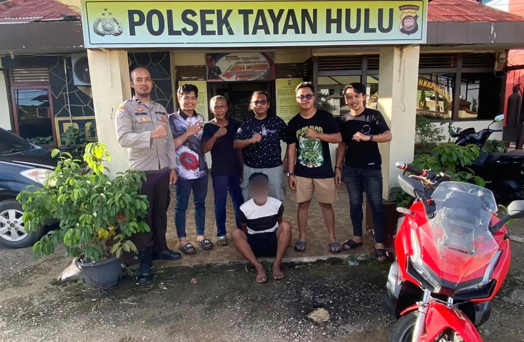 Pelaku penggelapan motor diamankan polisi di warung makan kawasan Simpang 3 Sosok Sanggau.