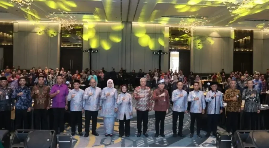 Sekda Kalbar Harisson membuka Raker APEKSI Regional Kalimantan 2026 di Hotel Novotel Pontianak.
