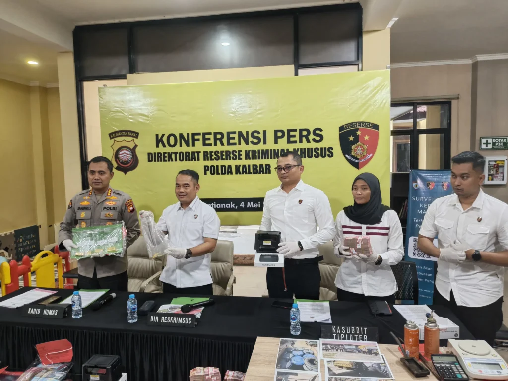 Konferensi pers Polda Kalbar terkait pengungkapan mafia BBM dan PETI.