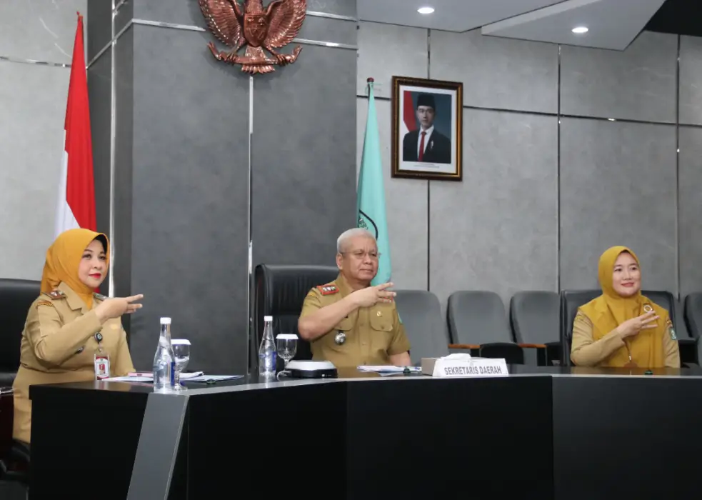 Sekda Kalbar Harisson membuka webinar pelayanan publik dan meminta ASN menghadirkan layanan nyata hingga daerah pelosok Kalimantan Barat.