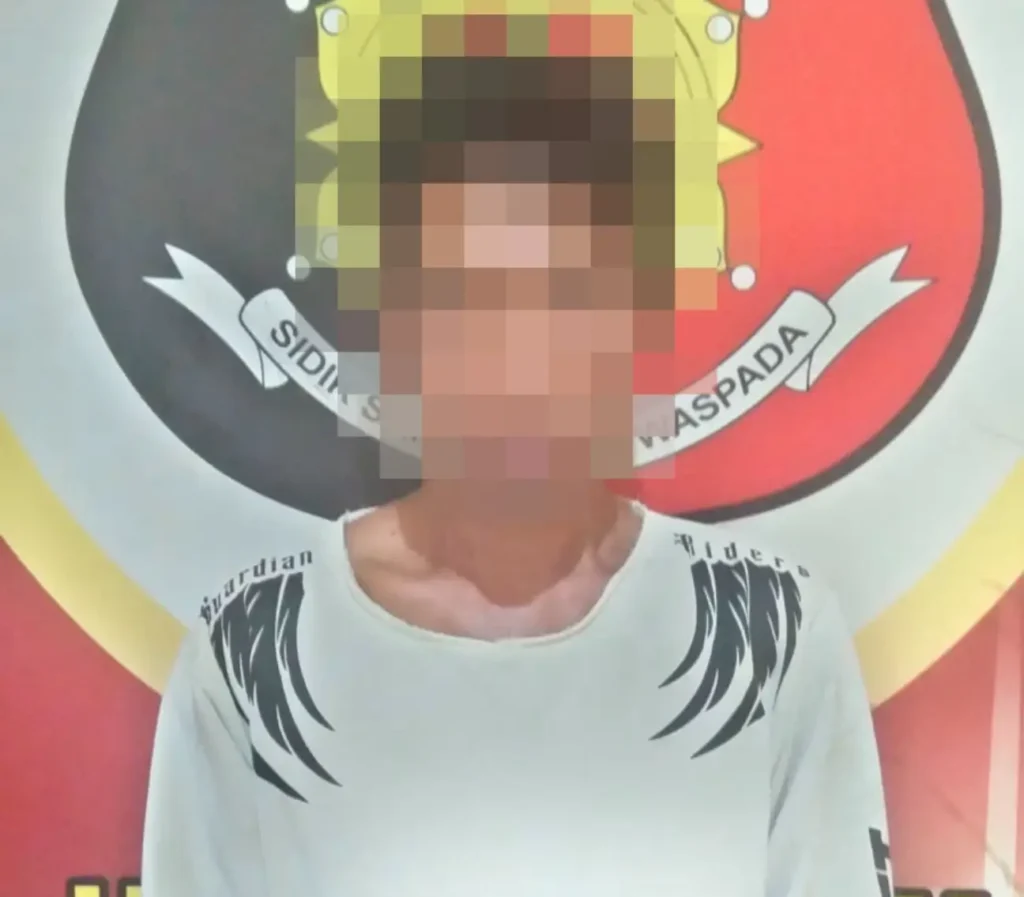 Pelaku begal berinisial TH (49) yang ditangkap Polsek Matan Hilir Utara Polres Ketapang usai melakukan aksi perampasan di jalan sepi.