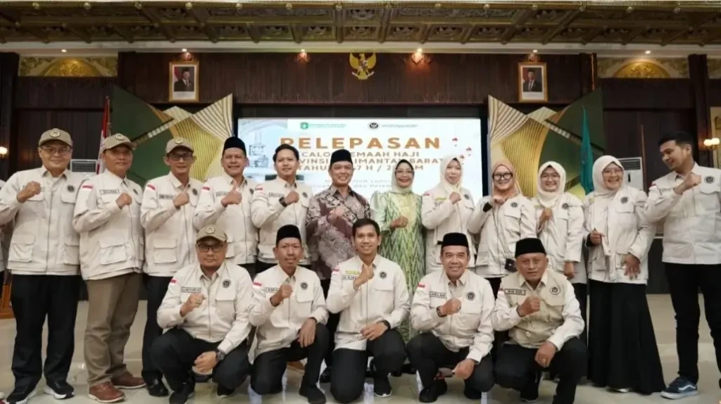 Gubernur Kalbar Ria Norsan melepas jemaah haji di Pendopo Gubernur