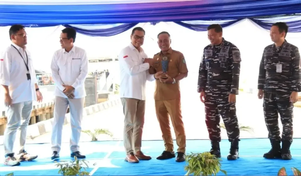 Wagub Kalbar Krisantus Kurniawan melepas Ekspedisi Rupiah Berdaulat 2026 di Pontianak.