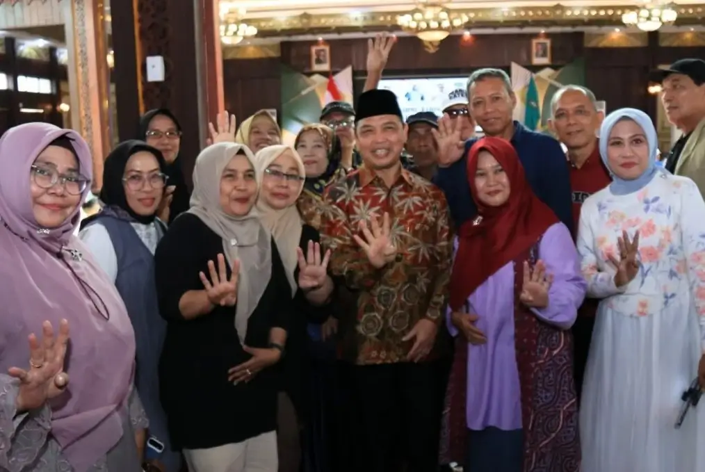 Gubernur Kalimantan Barat Ria Norsan menghadiri reuni lintas angkatan SMAN 4 Pontianak di Pendopo Gubernur Kalbar.