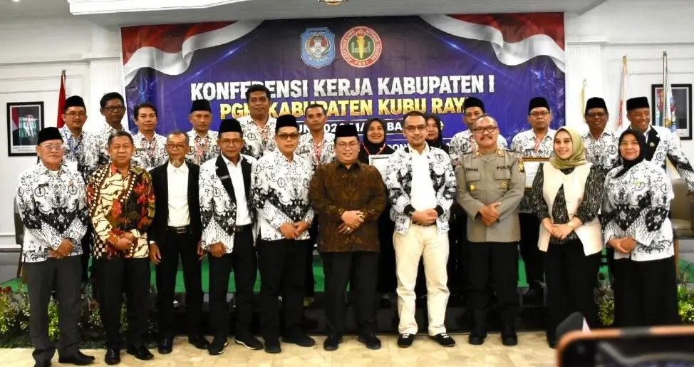 Wakil Bupati Kubu Raya Sukiryanto membuka Konkerkab PGRI Kubu Raya 2026 dan membahas nasib guru honorer.