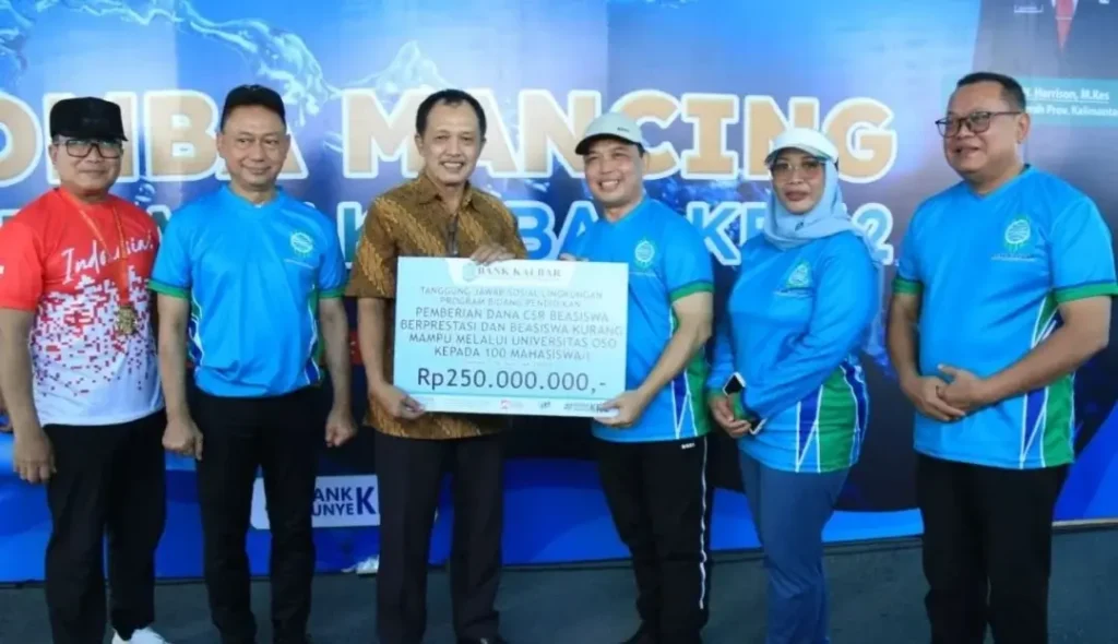 Gubernur Kalimantan Barat Ria Norsan membuka lomba mancing HUT Bank Kalbar ke-62 di kawasan Sungai Jawi Pontianak yang diikuti ribuan peserta.