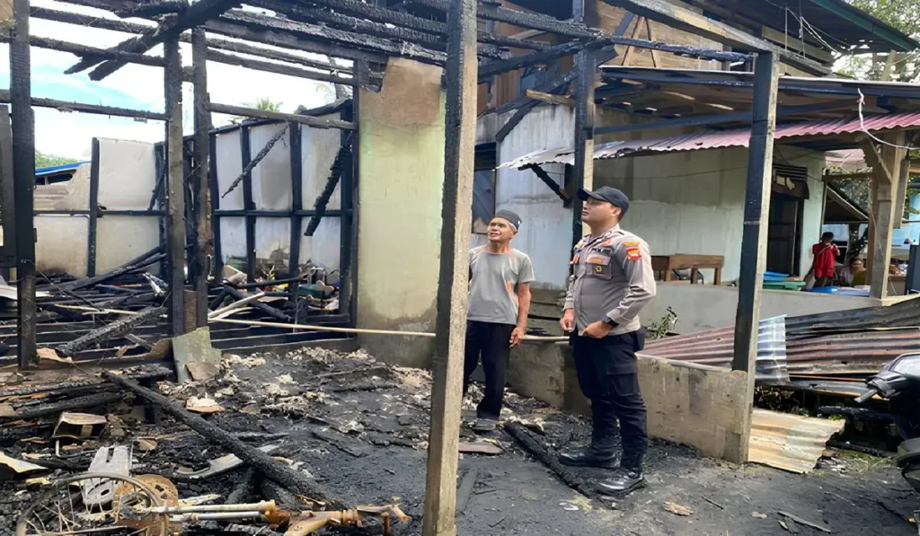 Kondisi rumah warga yang hangus terbakar di Dusun Lembah Beringin, Kecamatan Nanga Mahap, Kabupaten Sekadau.