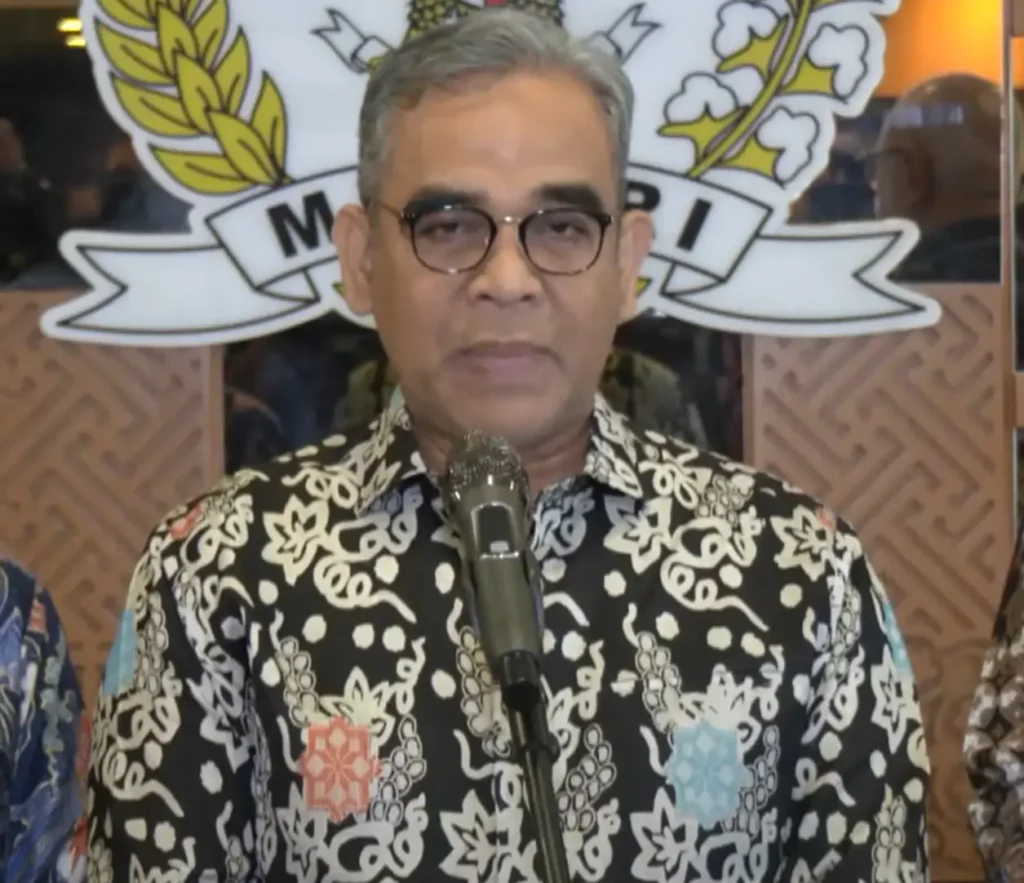Ketua MPR RI Ahmad Muzani memberikan keterangan terkait keputusan pengulangan final LCC 4 Pilar Kalbar di Kompleks Parlemen Senayan Jakarta.