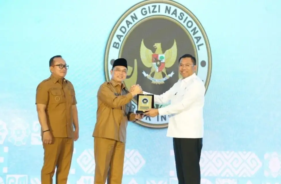 Gubernur Kalbar Ria Norsan membuka Rakor Sinergi Ekonomi Kerakyatan dan Program Makan Bergizi Gratis di Kubu Raya.