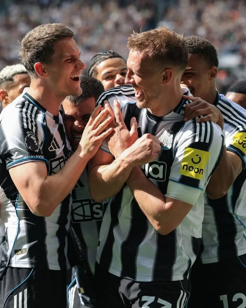 Pemain Newcastle United merayakan gol saat mengalahkan Brighton 3-1 di St James Park.