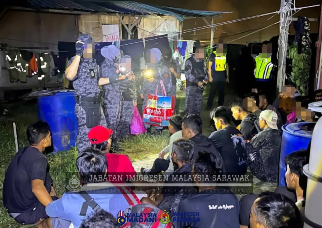 Petugas Imigrasi Malaysia melakukan Ops Sapu dan mengamankan puluhan WNI di kawasan Bintulu dan Samalaju, Sarawak.