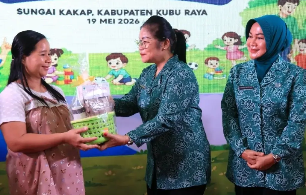 Donata Krisantus dalam Kampanye Kesehatan PKK Kalbar untuk percepatan pencegahan stunting di Sungai Kakap, Kubu Raya.