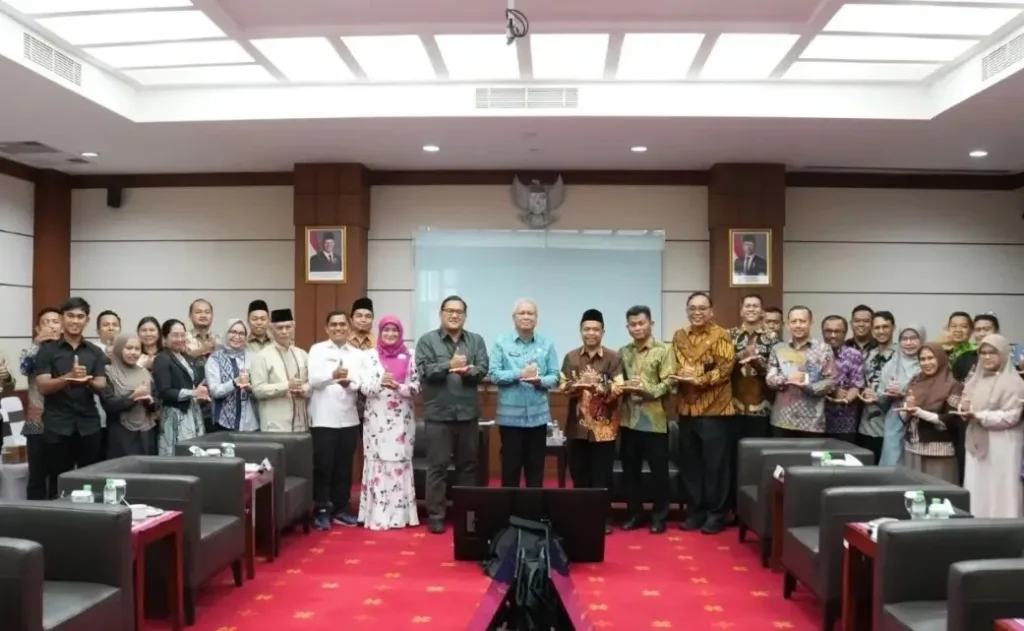 Sekda Kalbar Harisson bersama Bank Indonesia Kalbar dalam agenda Coffee Morning penguatan ekonomi syariah di Kantor Perwakilan Bank Indonesia Kalbar, Jumat (22/5/2026)