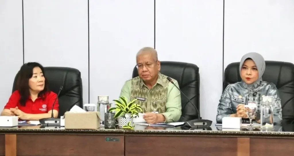Sekda Kalbar Harisson saat audiensi dengan Golden Gate Education terkait program peningkatan SDM go global di Kalimantan Barat.