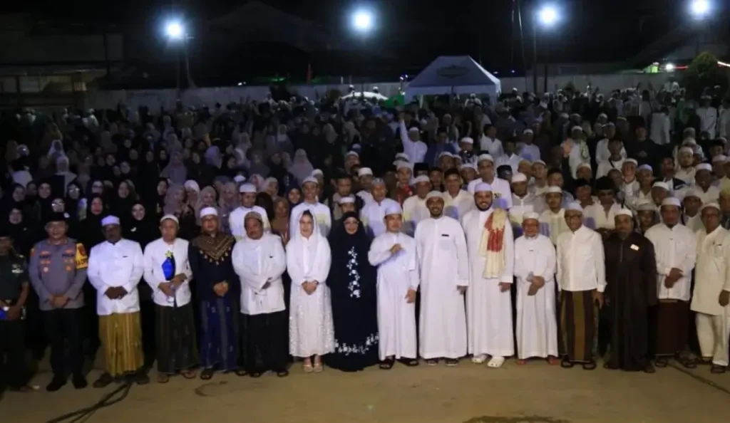 Gubernur Kalbar, Ria Norsan menghadiri Haul Habib Amin di Pondok Pesantren Makarim El Akhlaq Singkawang.