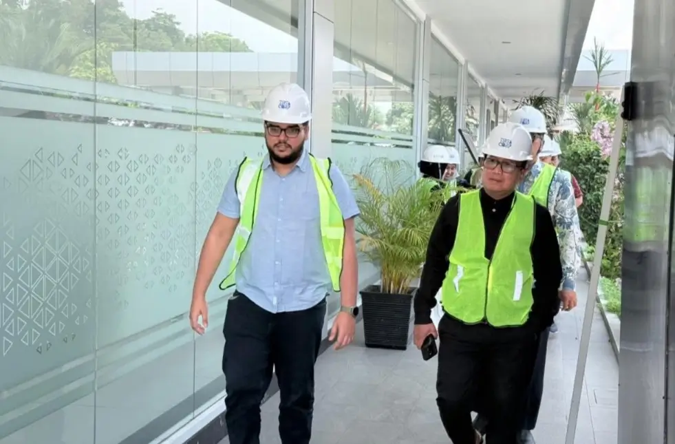 Bupati Sujiwo saat melakukan kunjungan kerja ke PT Anugerah Tirta Indonesia terkait proyek air bersih di Kota Batam, (5/5/2026).