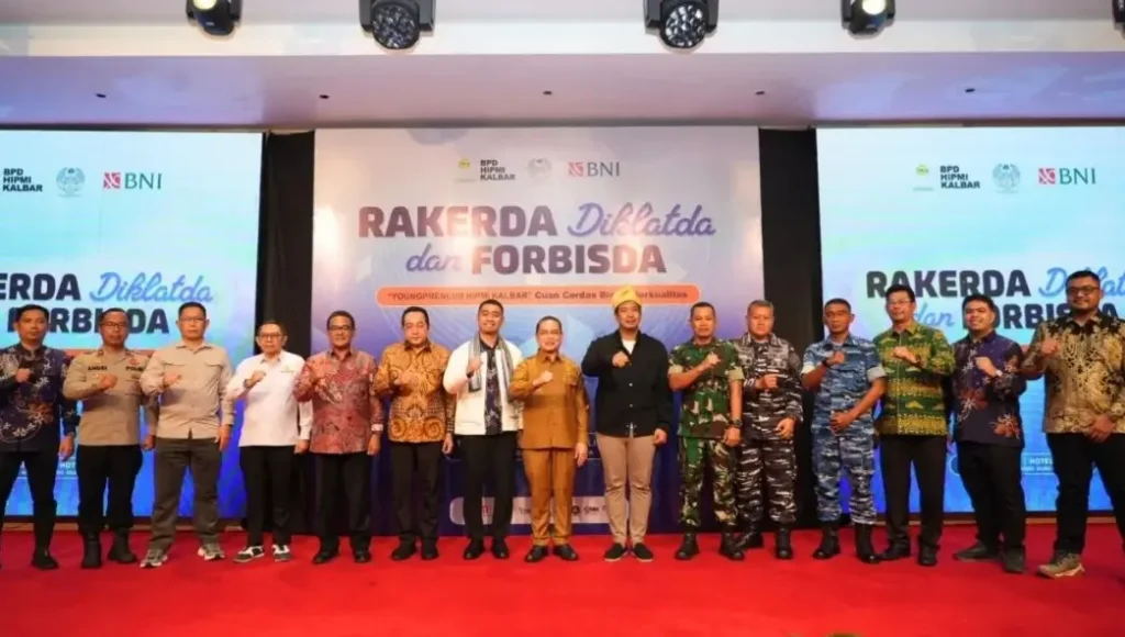 Gubernur Kalbar Ria Norsan saat menghadiri Rakerda, Diklatda, dan Forbisda HIPMI Kalbar 2026 di Kubu Raya.